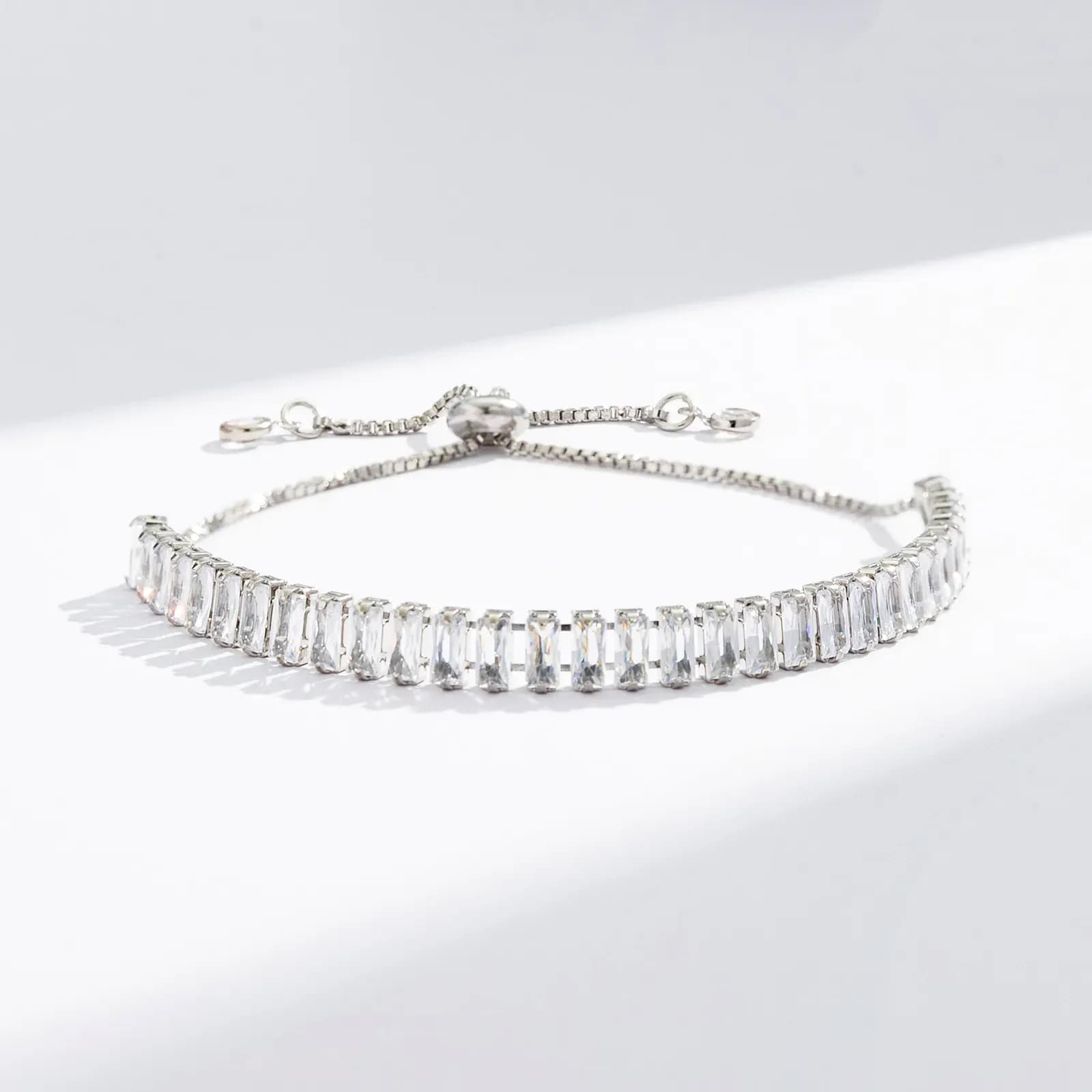 Silverfärgat tennisarmband, baguetteskurna stenar - Justerbar 2
