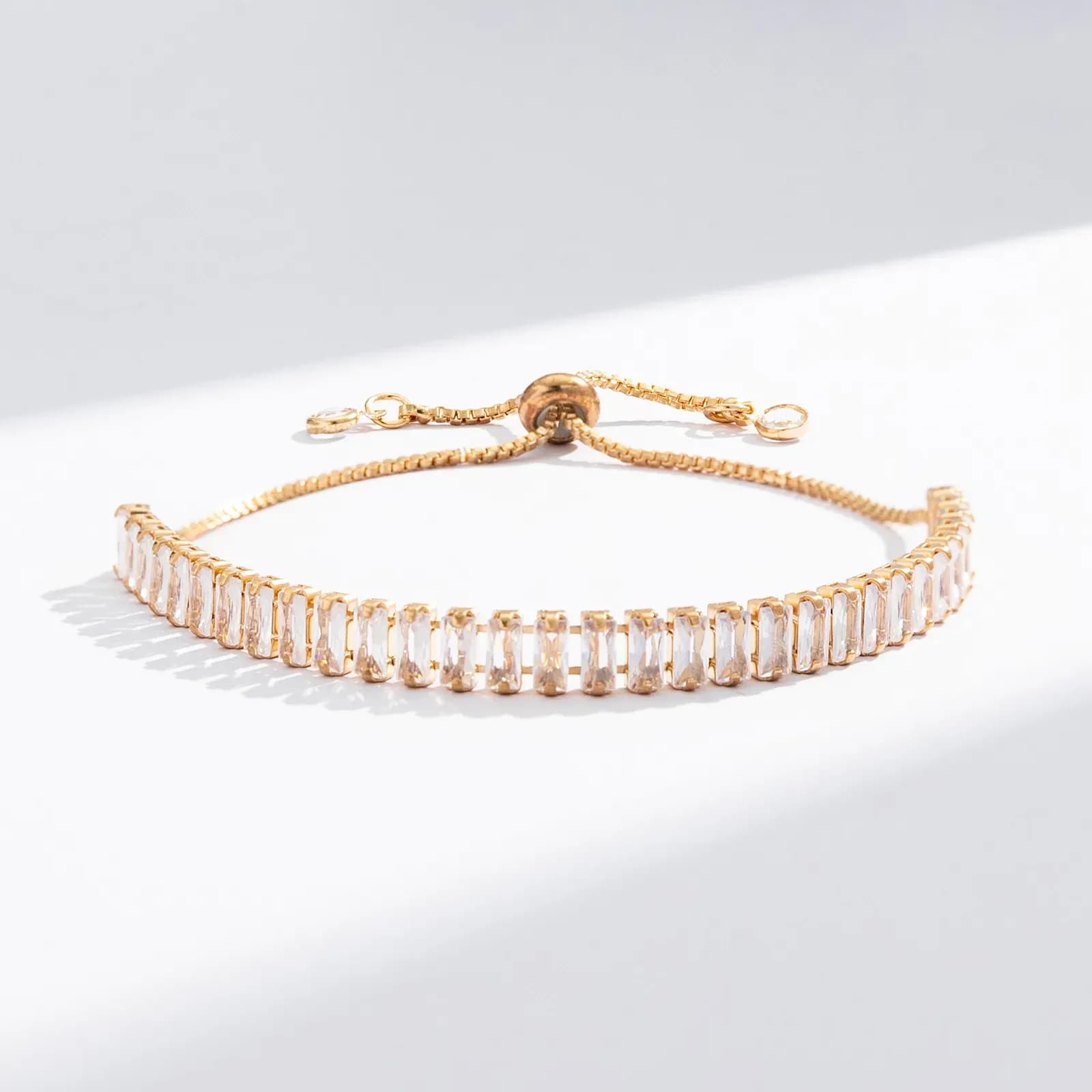 Guldfärgat tennisarmband, baguetteskurna stenar - Justerbar 2