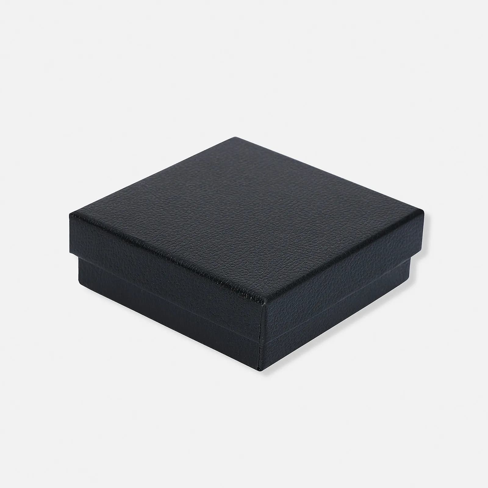 Montini Svart presentask i kartong. Asken passar bra för mindre smycken och är 8x8 cm.