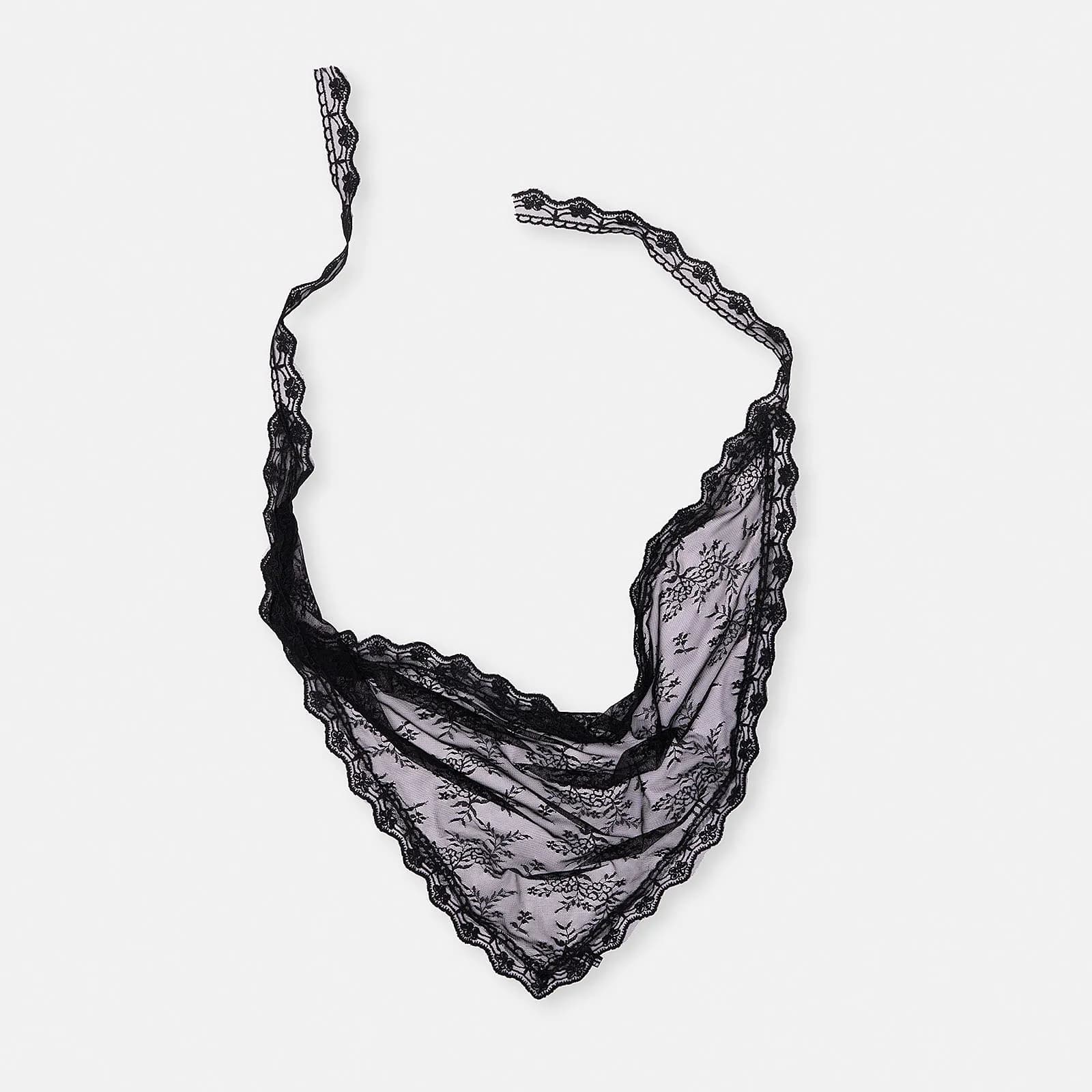 Svart spetsscarf i trekantsmodell 2