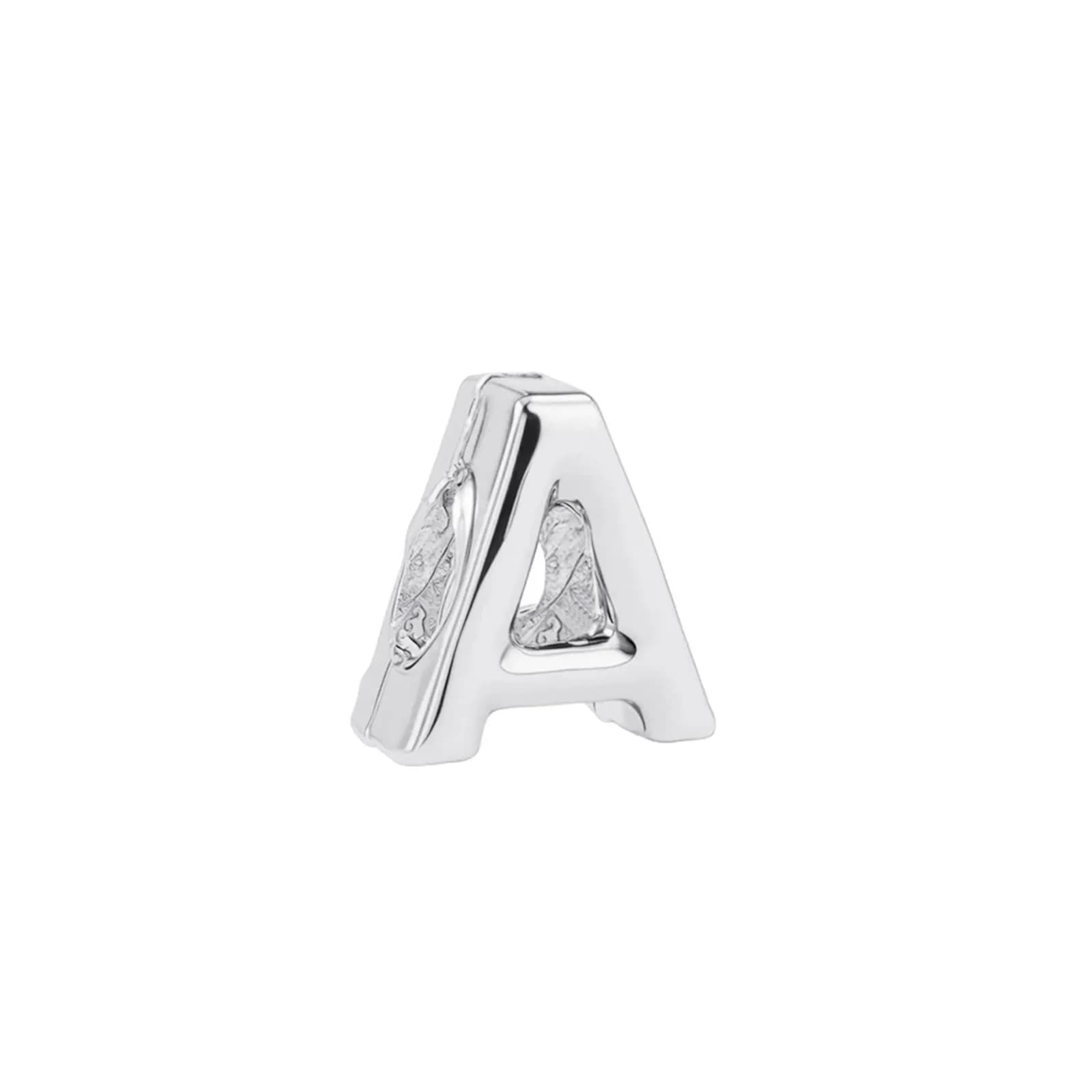 Silverfärgad armbandsberlock, bokstav A