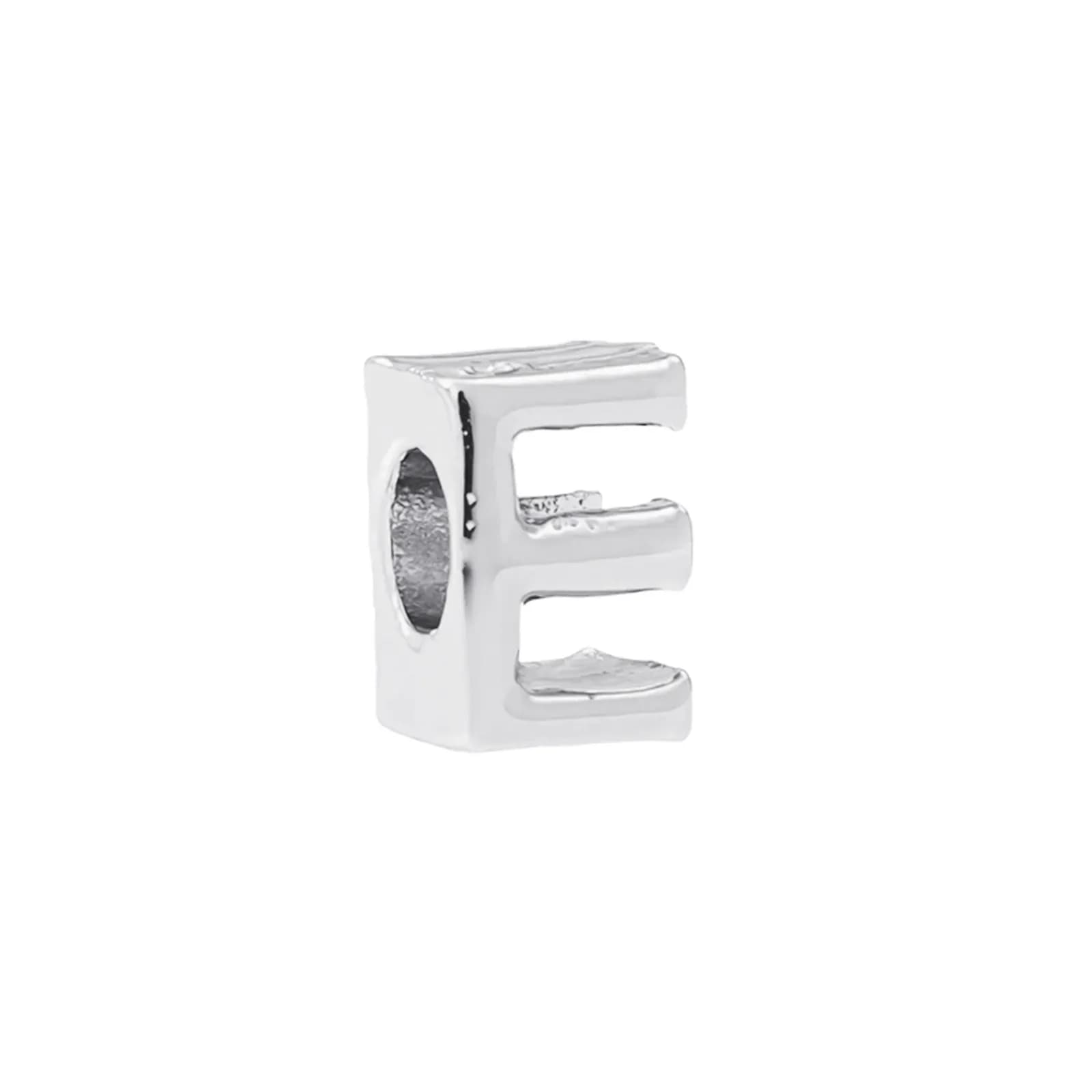 Silverfärgad armbandsberlock, bokstav E