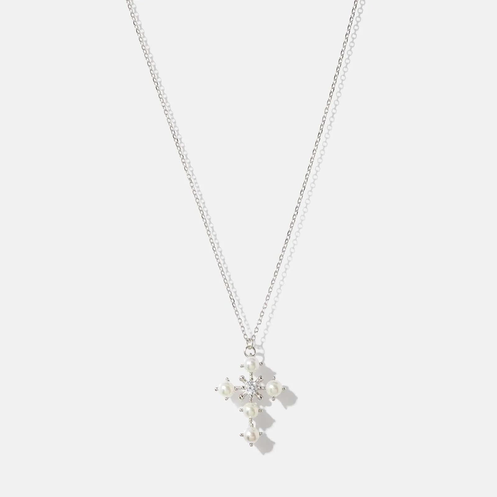 Halsband i äkta silver - kors med Shell Pearls