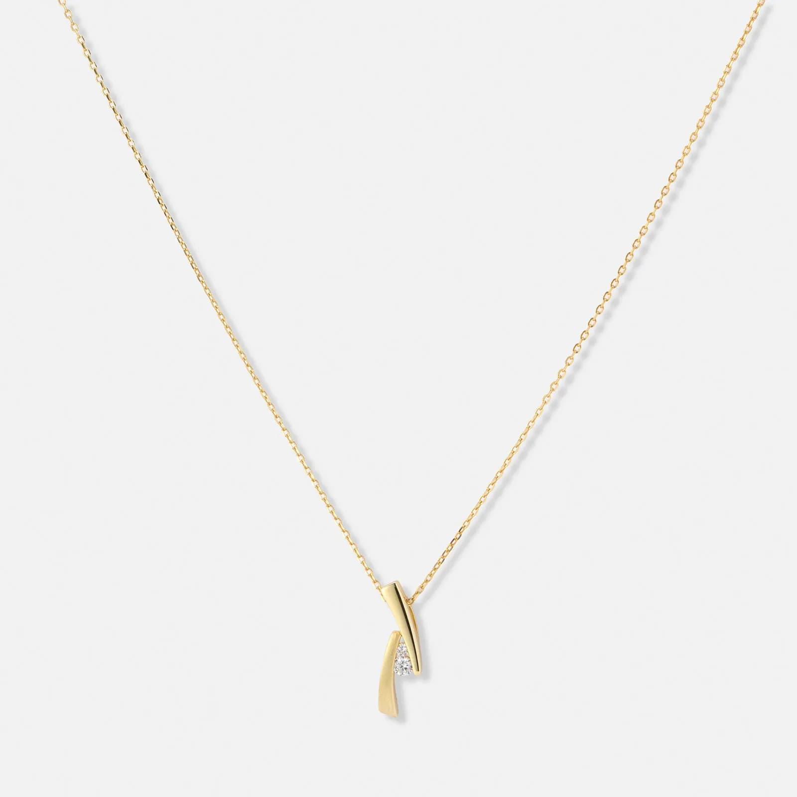 Guldpläterat silverhalsband, matt & blankt hänge med vita stenar - 42+3cm
