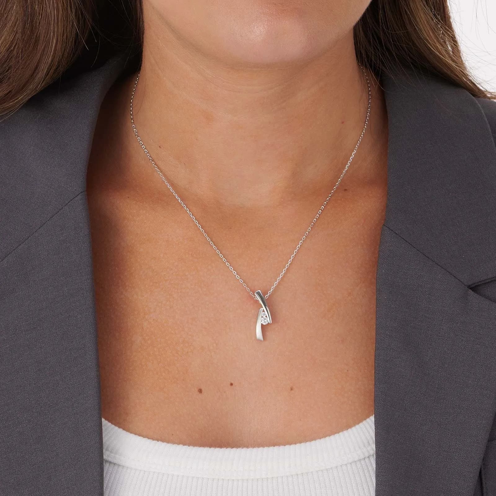 Silverhalsband, matt & blankt hänge med vita stenar - 42+3cm 2
