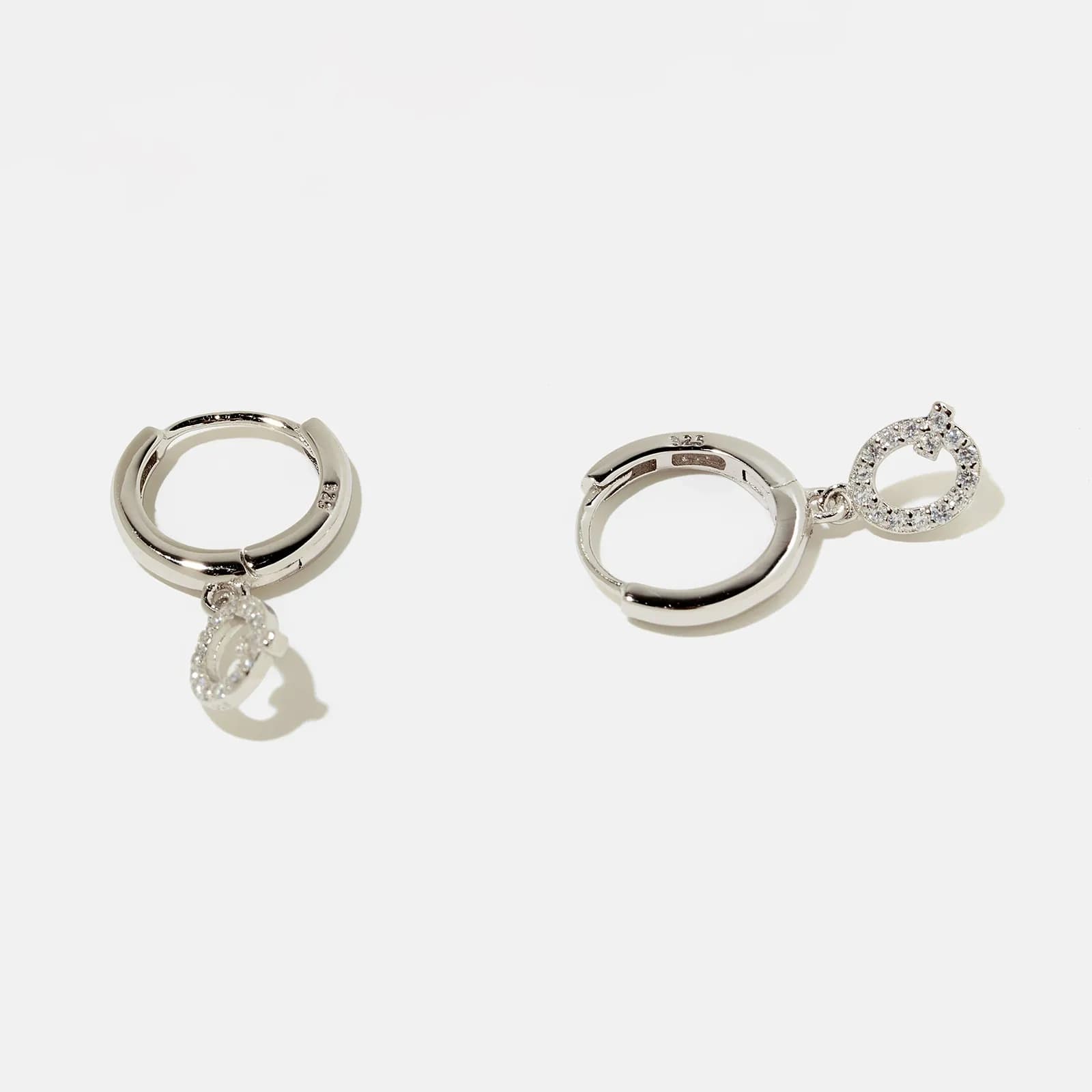 Örhängen äkta silver - hoops, bokstav Q 3