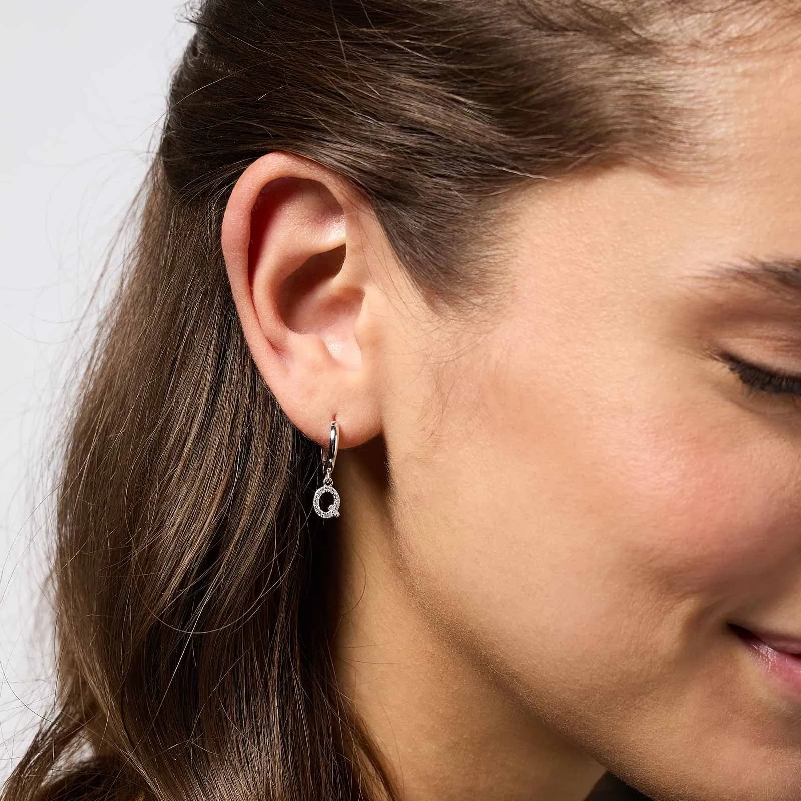 Örhängen äkta silver - hoops, bokstav Q 4