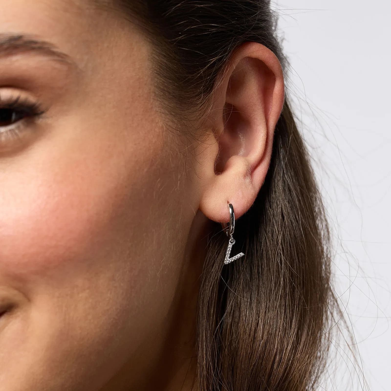Örhängen äkta silver - hoops, bokstav V 2