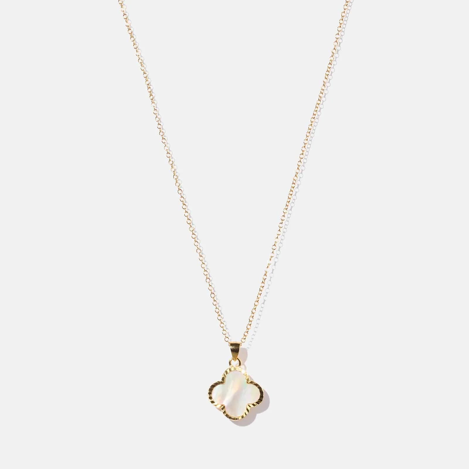 Halsband i guldpläterat silver - fyrklöver, snäckskal