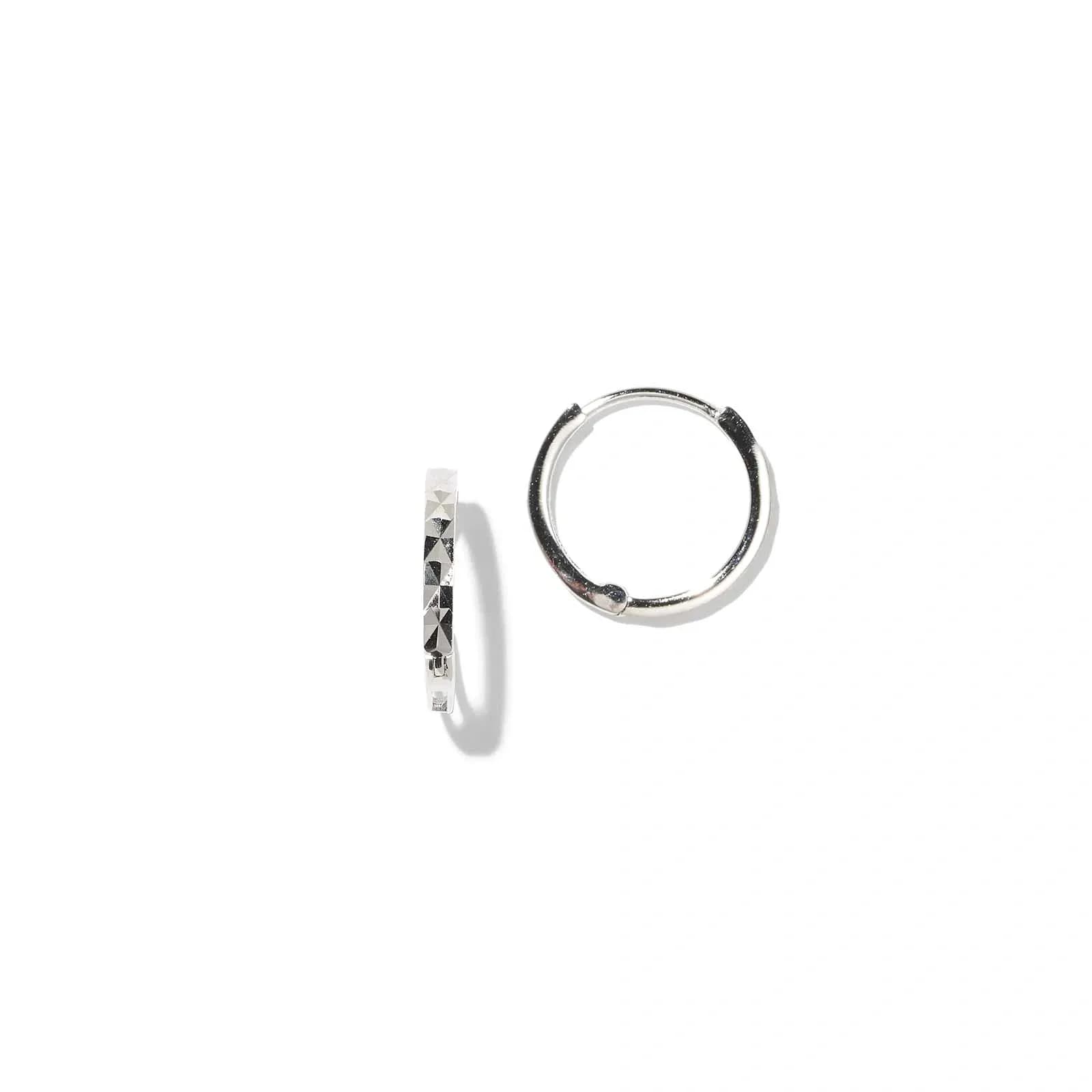 Hoops i äkta silver - mönstrad yta, 14mm