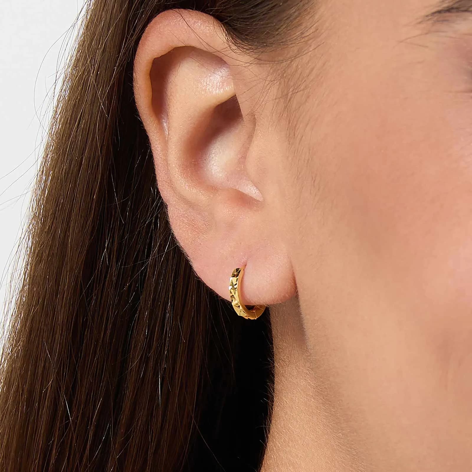 Guldpläterade hoops i äkta silver - mönstrad yta, 10mm 2