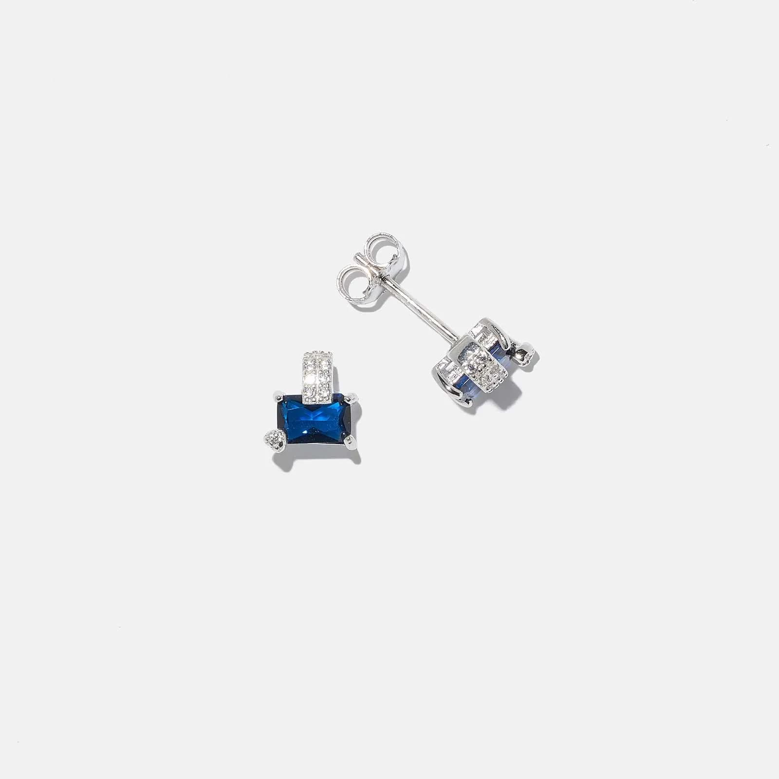 Studs i äkta silver -  Blå Zirkonia med hjärta