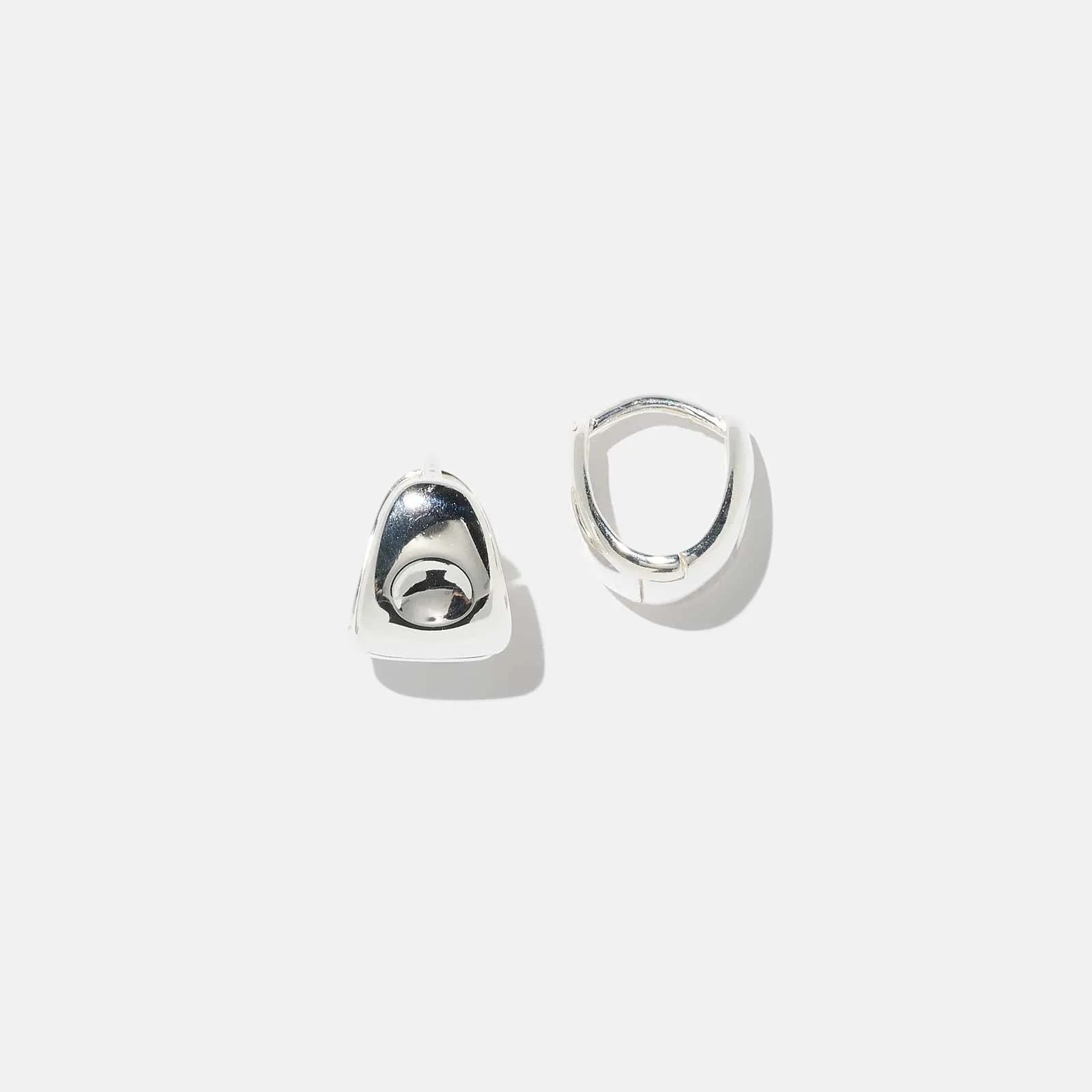 Örhängen i äkta silver - små buckliga hoops