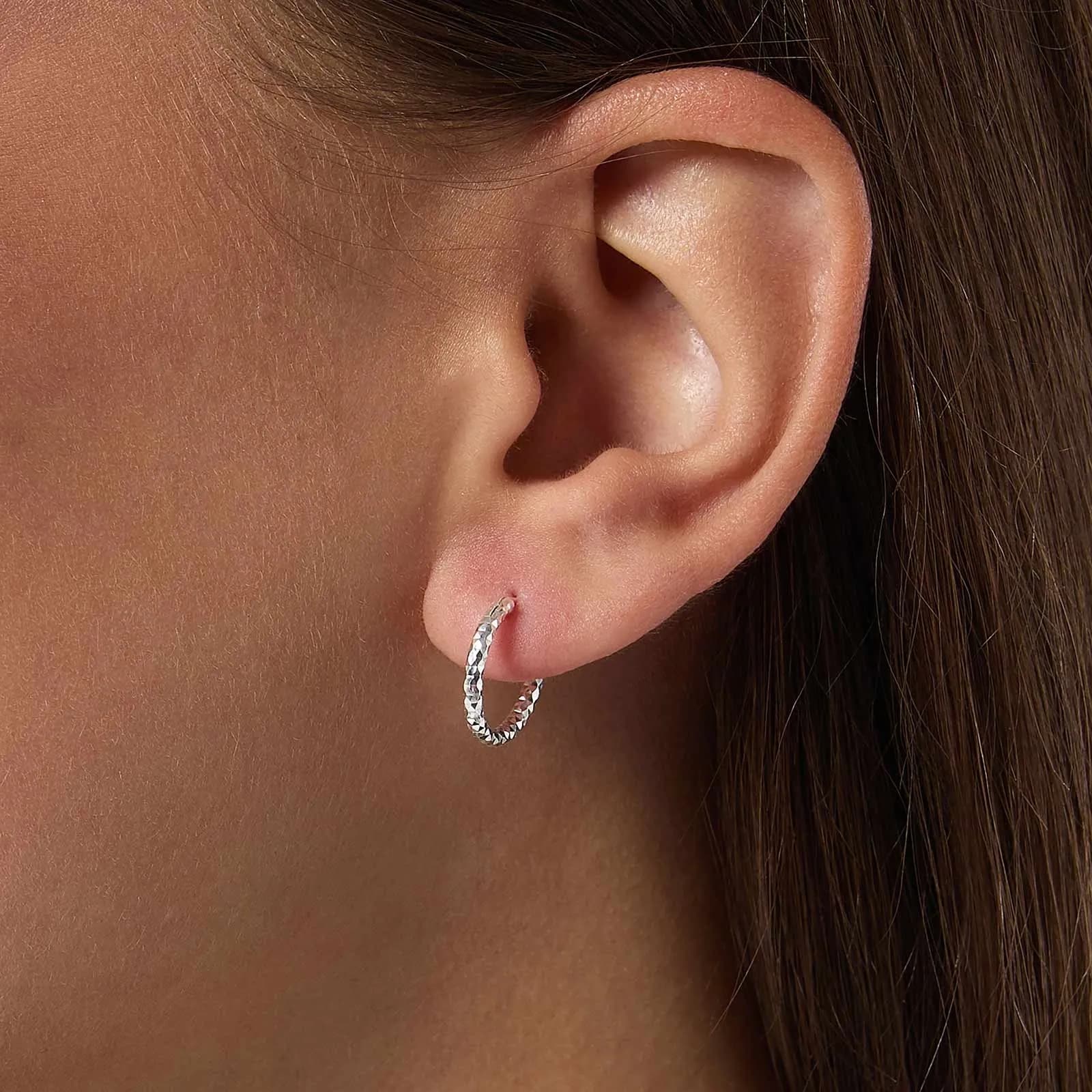 Örhängen i äkta silver - mönstrade hoops, 14mm 3
