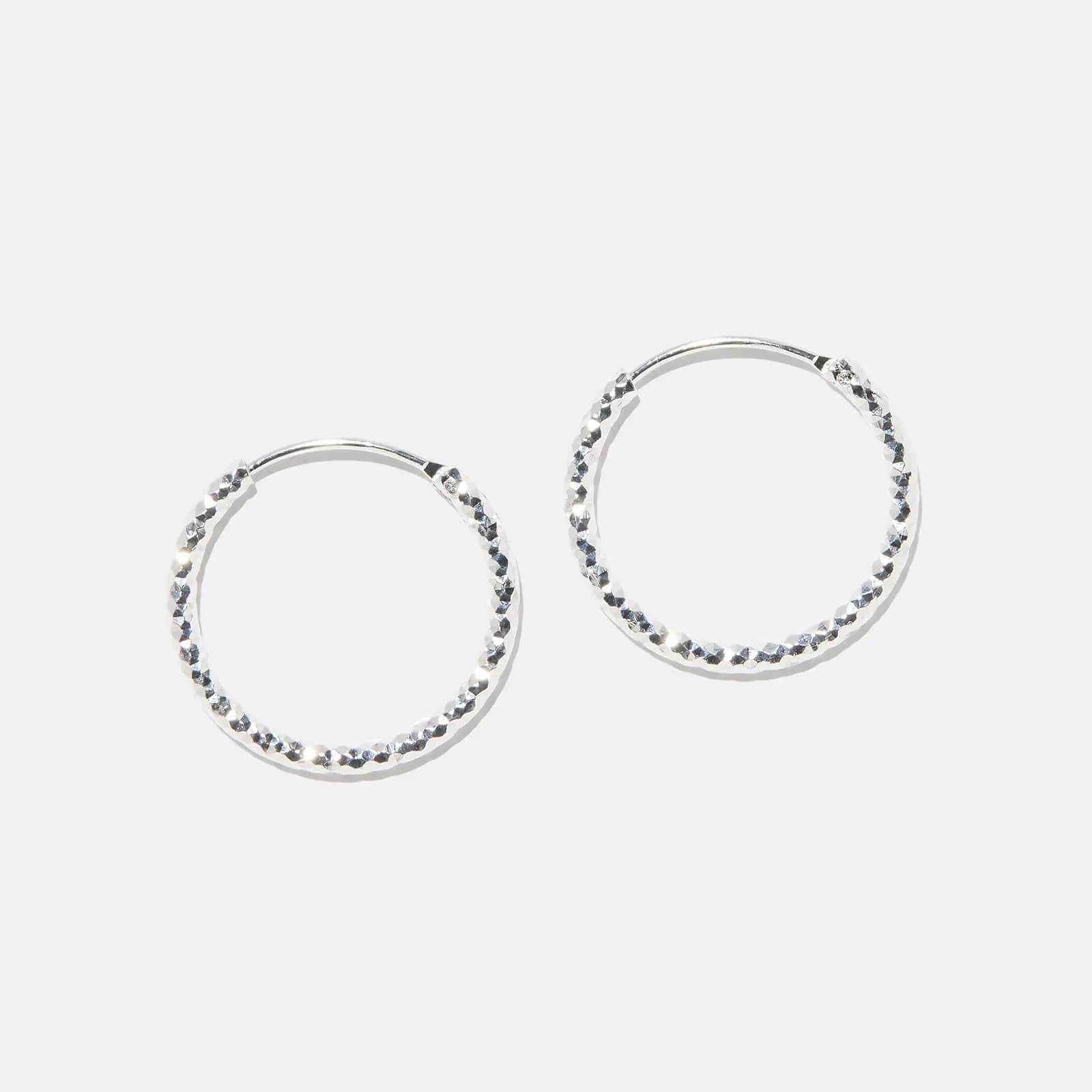 Örhängen i äkta silver - mönstrade hoops, 19mm