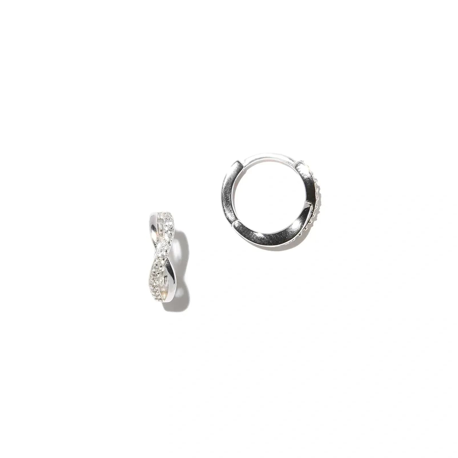 Örhängen i äkta silver - infinity vita stenar, 12mm
