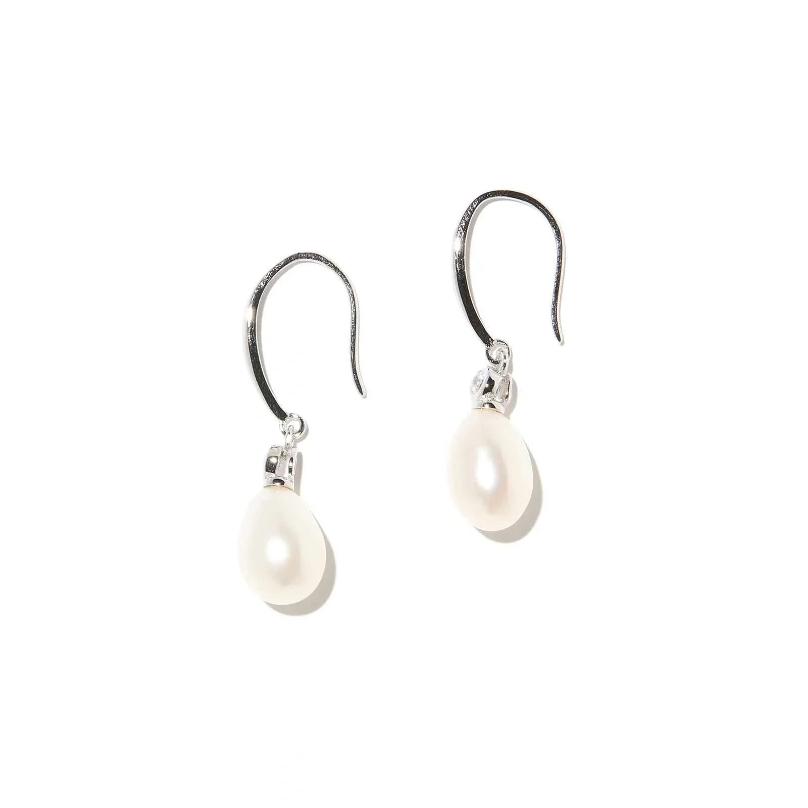 Örhängen i äkta silver - bågar, hängande ovala Shell pearls