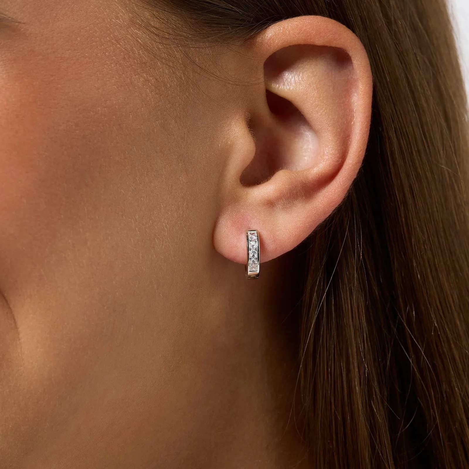 Örhängen i äkta silver - hoops vita stenar, 12mm 2
