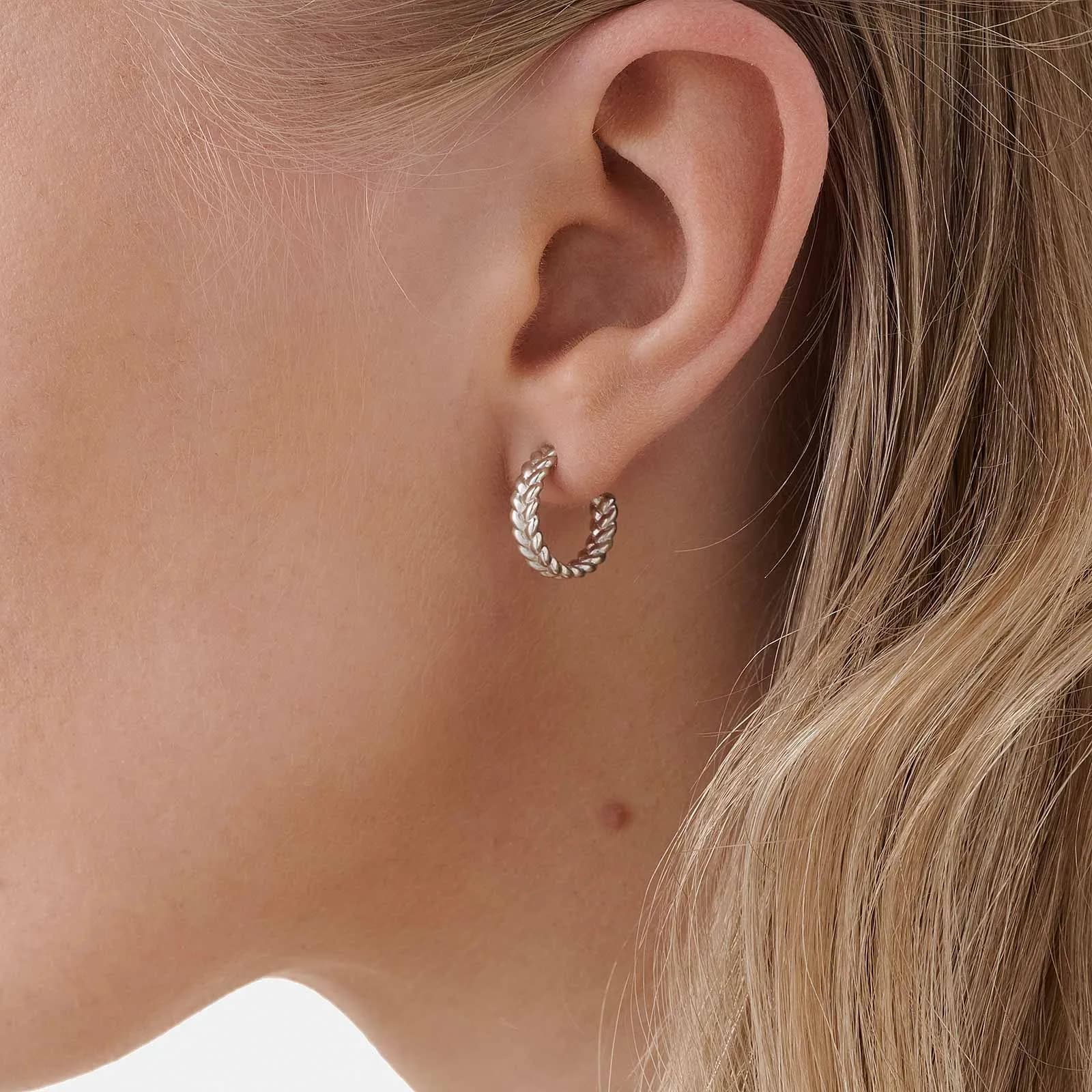 Örhängen i silver - flätade hoops. 2