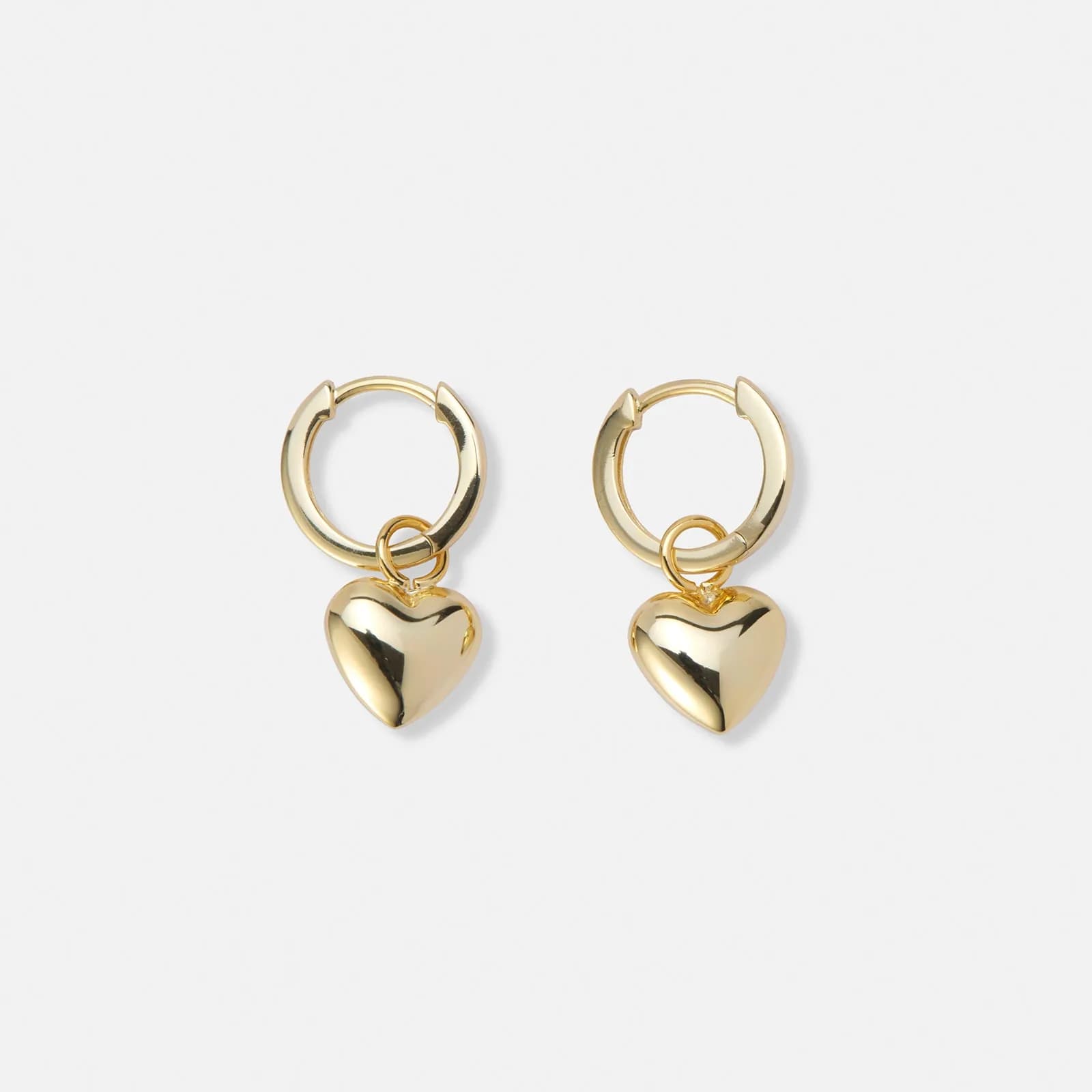 Gulpläterade silverörhängen, hoops med 10 mm hjärta