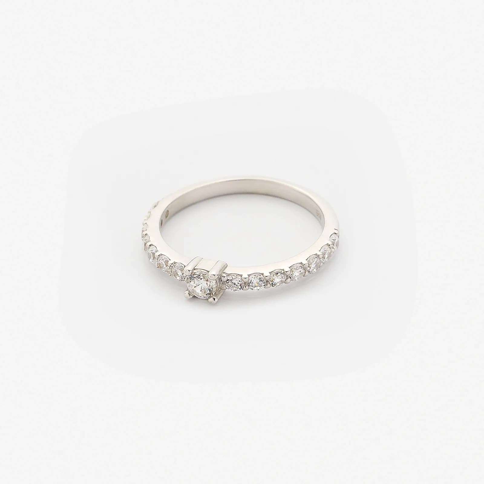 Sidostensring i silver