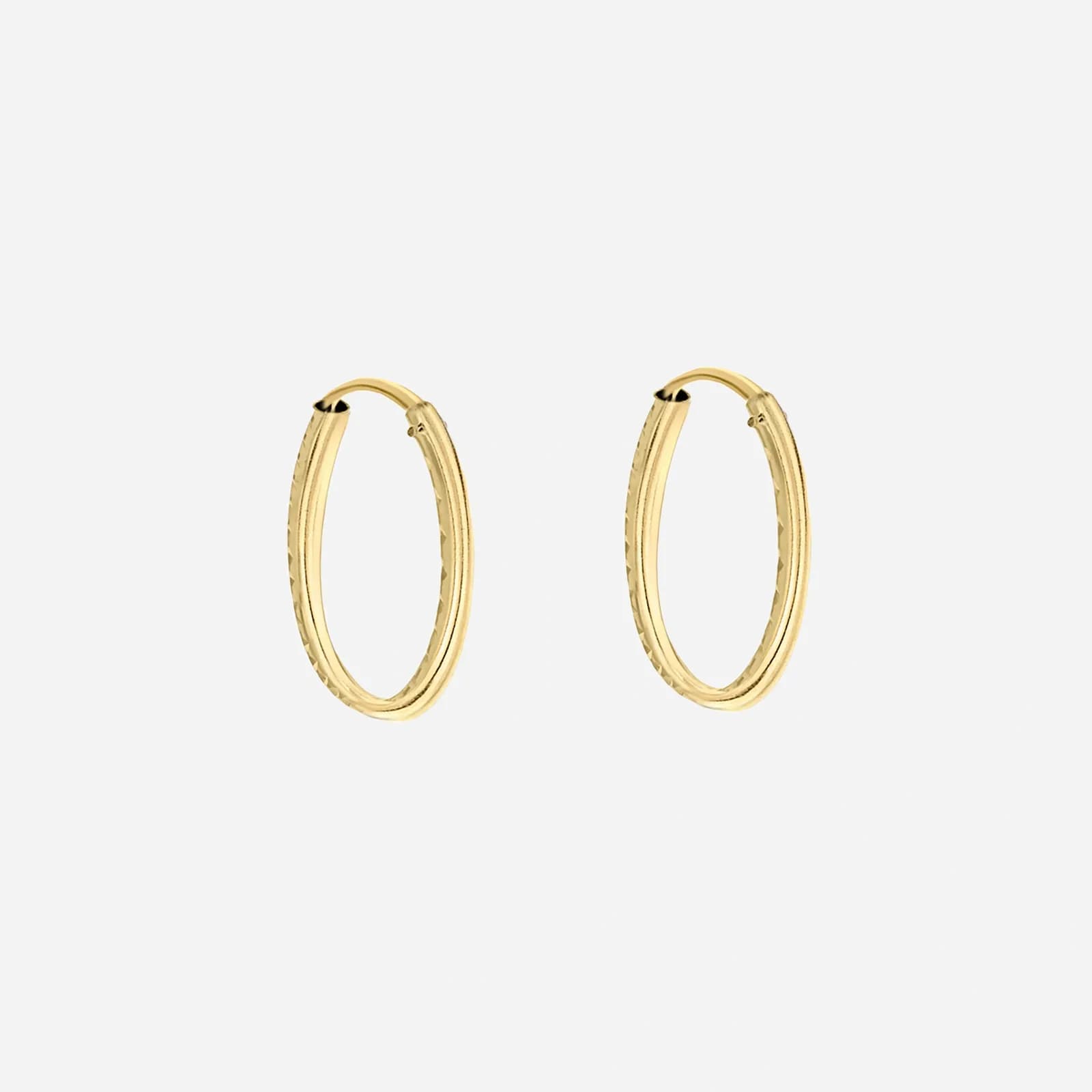 Örhängen 9k guld - platta mönstrade hoops 16 mm