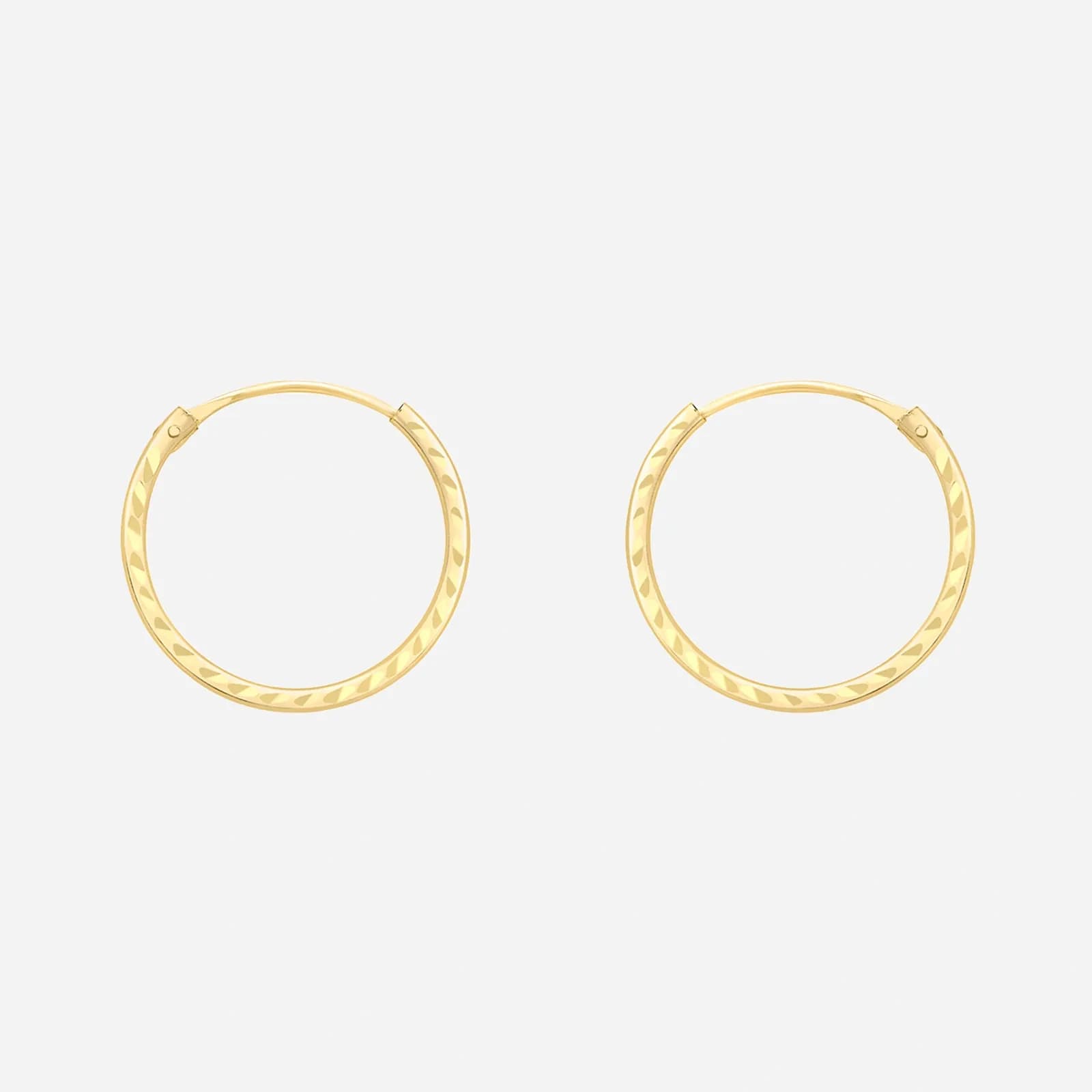 Örhängen 9k guld - platta mönstrade hoops 16 mm 2