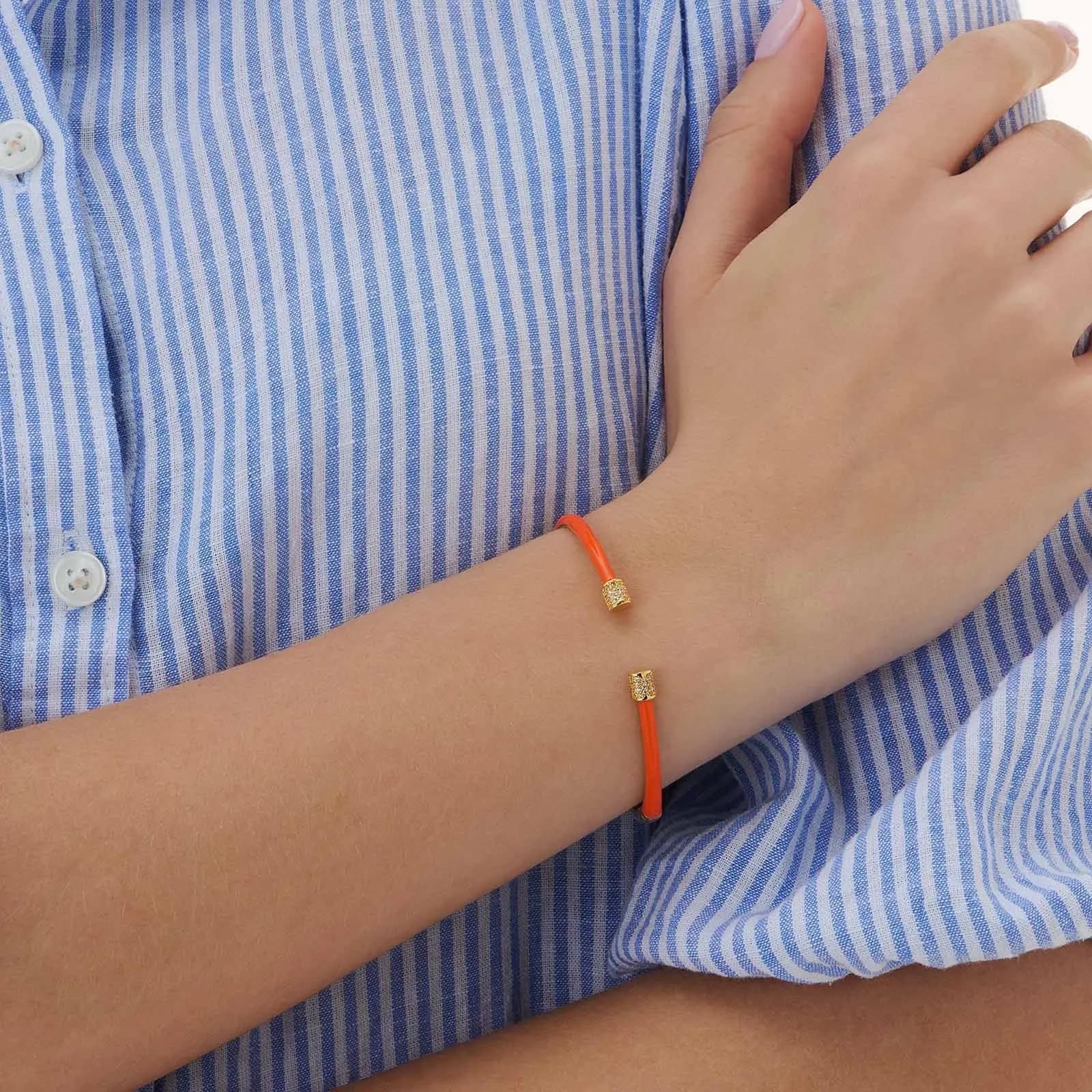 Guldpläterat armband, bangle orange detaljer - 60x50 mm 2