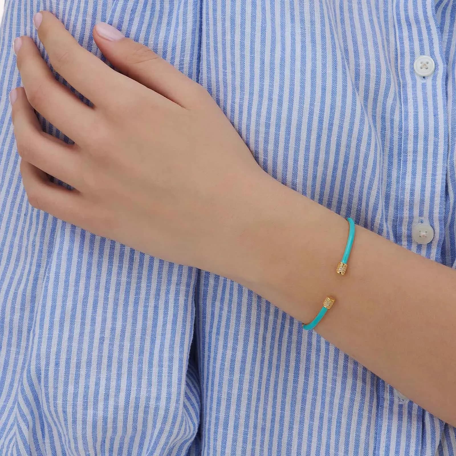 Guldpläterat armband, bangle ljusblå detaljer - 60x50 mm 2