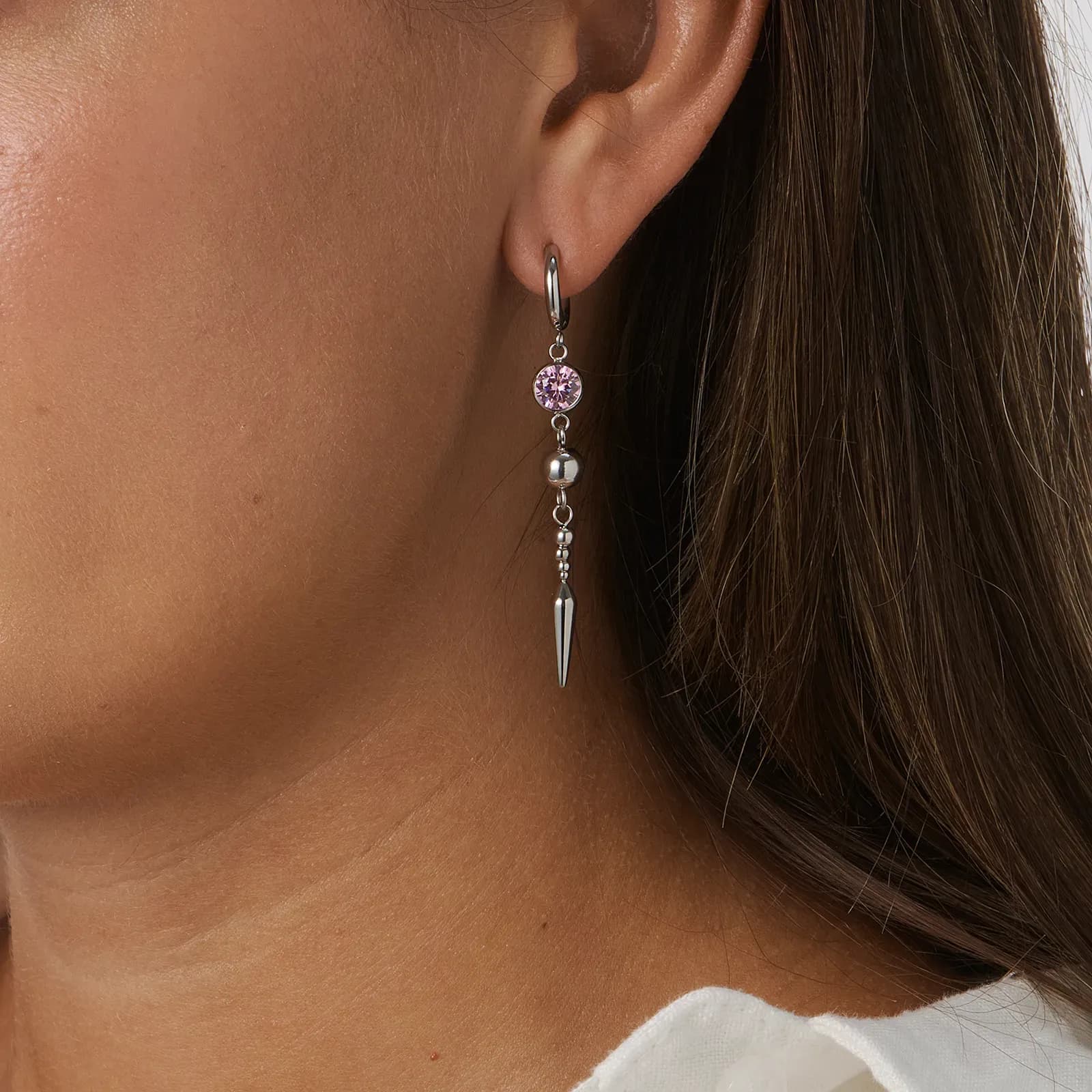 Stålörhängen creoler med rosa cz, kula och spike - 5,5 cm 2