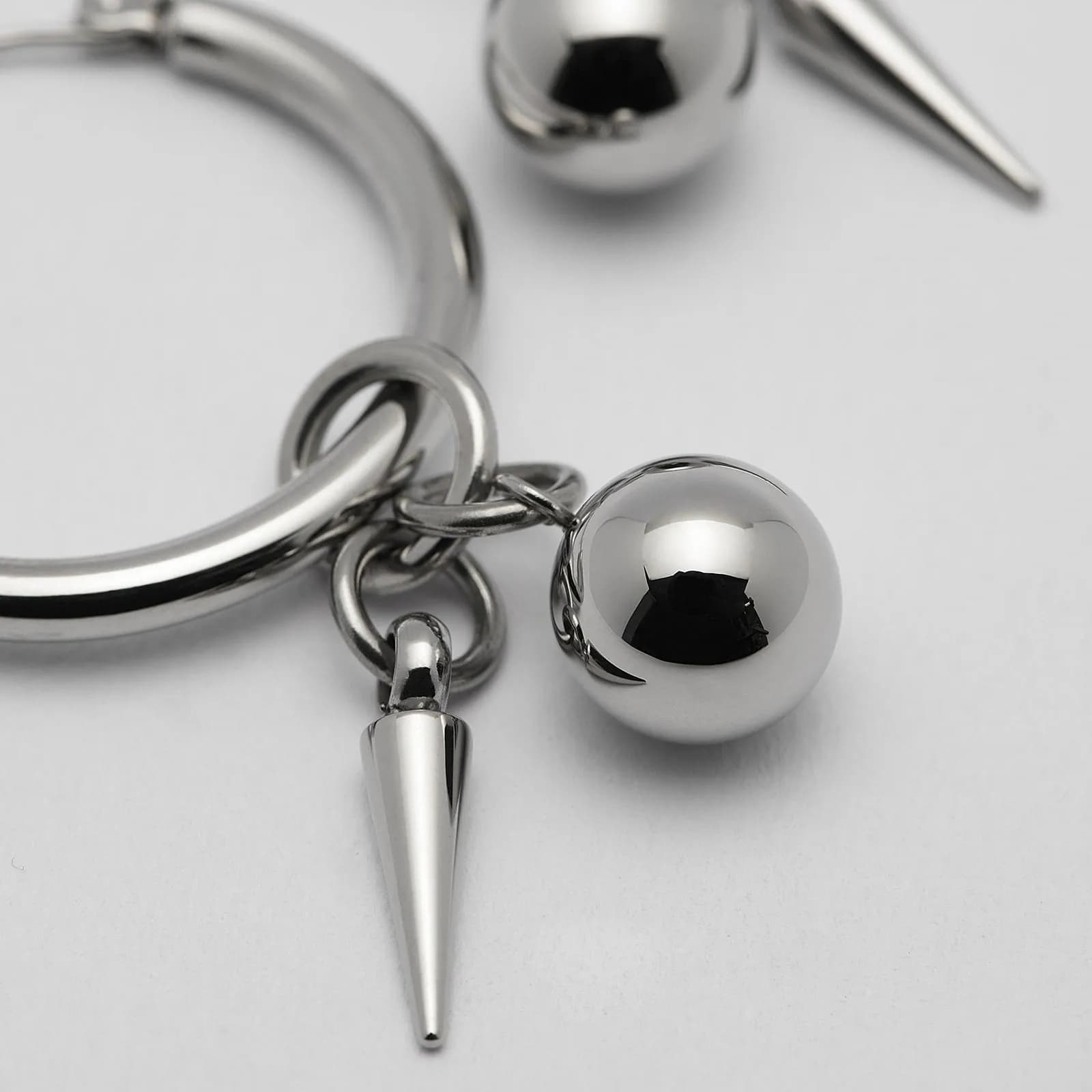 Örhängen stål, stor creol med hängande boll och spike - 30 mm 2
