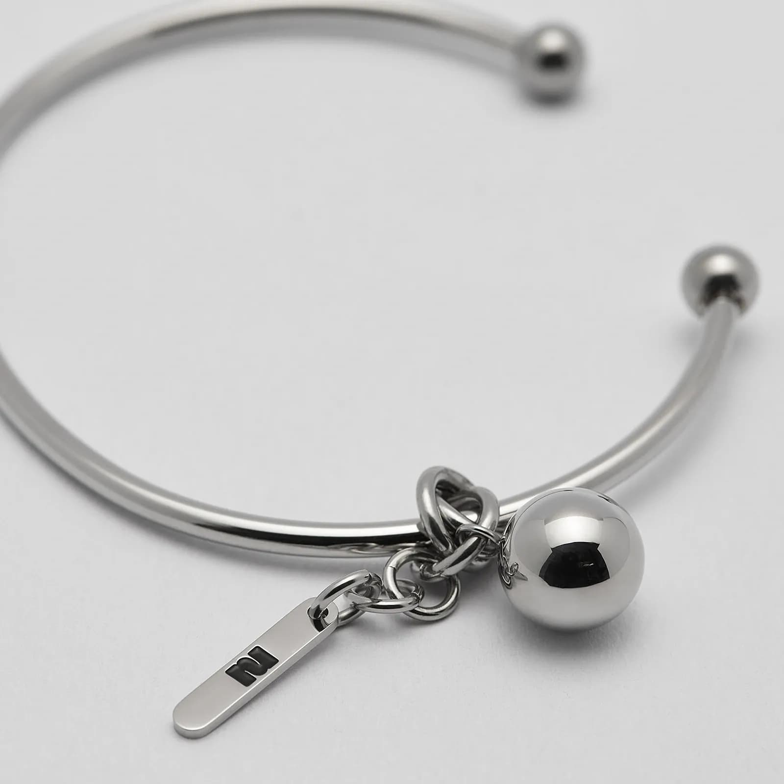 Armband i stål, bangle med boll - 2,5 x 66,5 mm 2