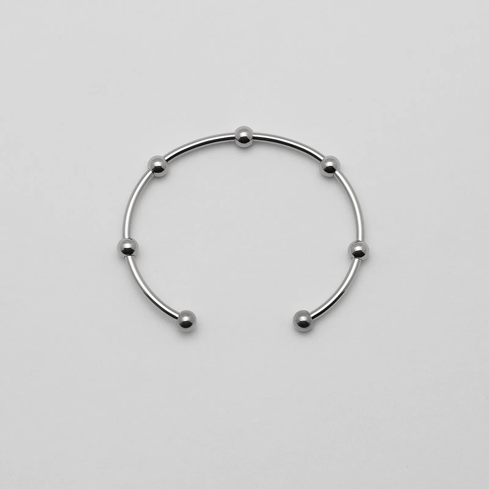 Armband i stål, bangle med boll - 2,5 x 66,5 mm