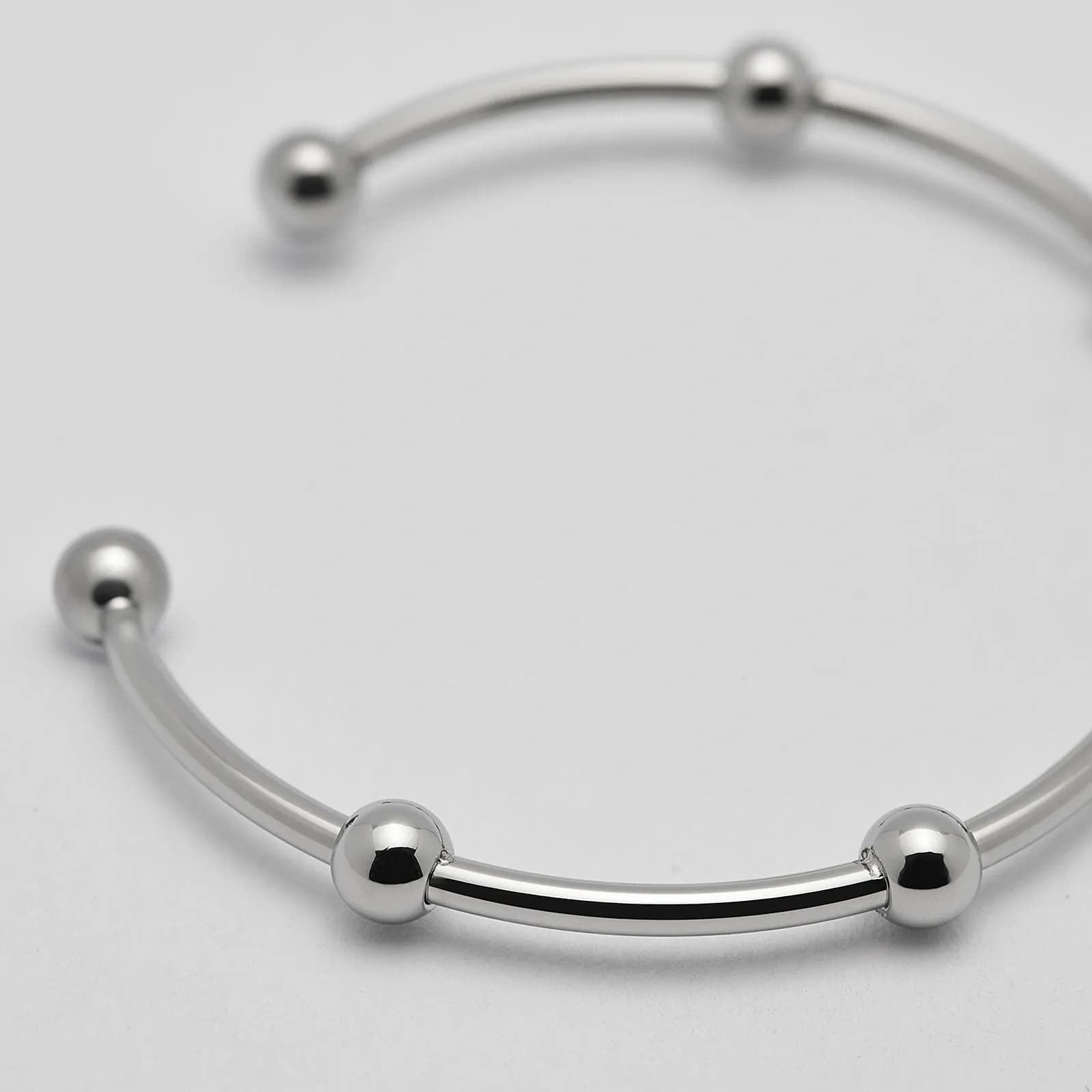 Armband i stål, bangle med boll - 2,5 x 66,5 mm 2