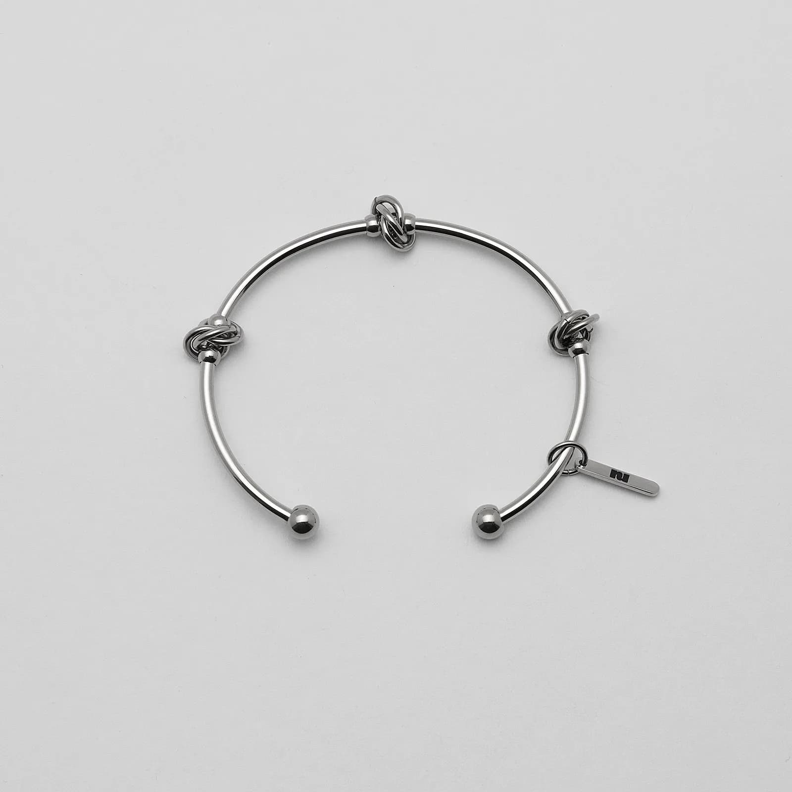 Armband i stål, bangle med knutar - 2,5 x 66,5 mm