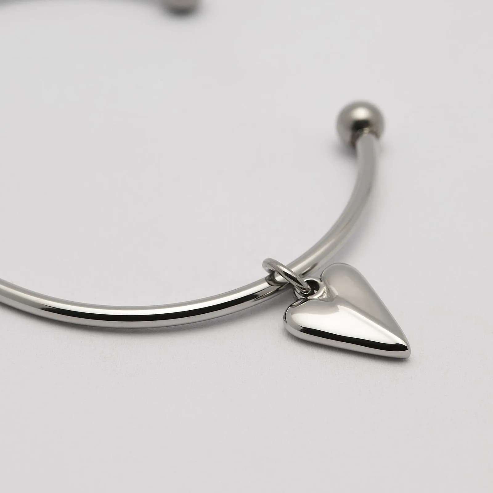 Armband i stål, bangle med hjärta - 2,5 mm x 66,5 mm 2