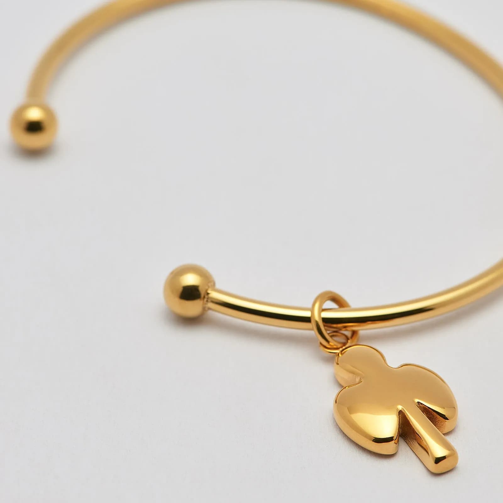 Armband i guldpläterat stål, bangle klöver - 66,5 mm 2