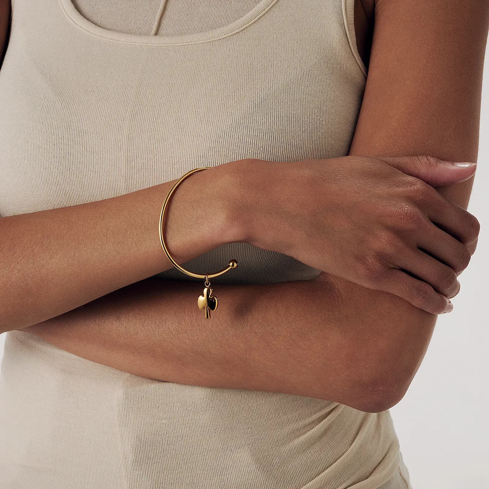 Armband i guldpläterat stål, bangle klöver - 66,5 mm 3