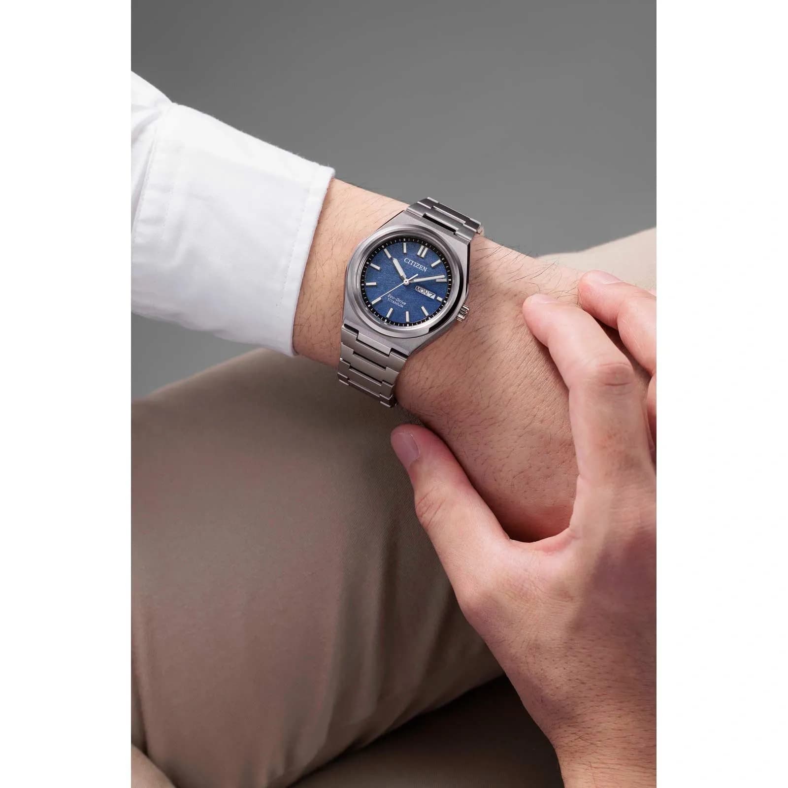 Citizen Super Titanium AW0130-85L 6