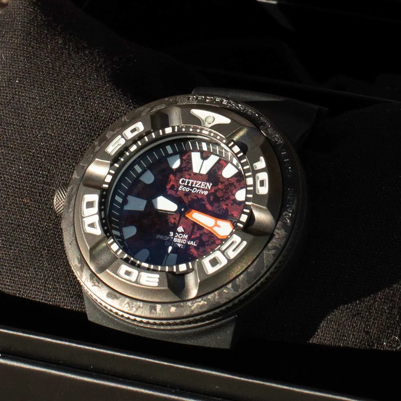 Citizen Godzilla Eco-Drive svart/röd BJ8059-03Z 7