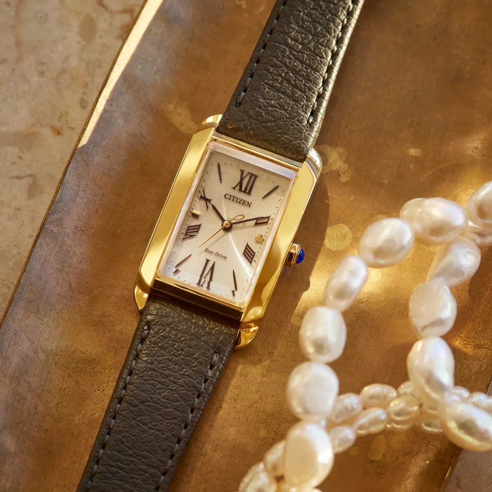 Citizen Eco-Drive L, läderband guld/svart - 19 mm 8