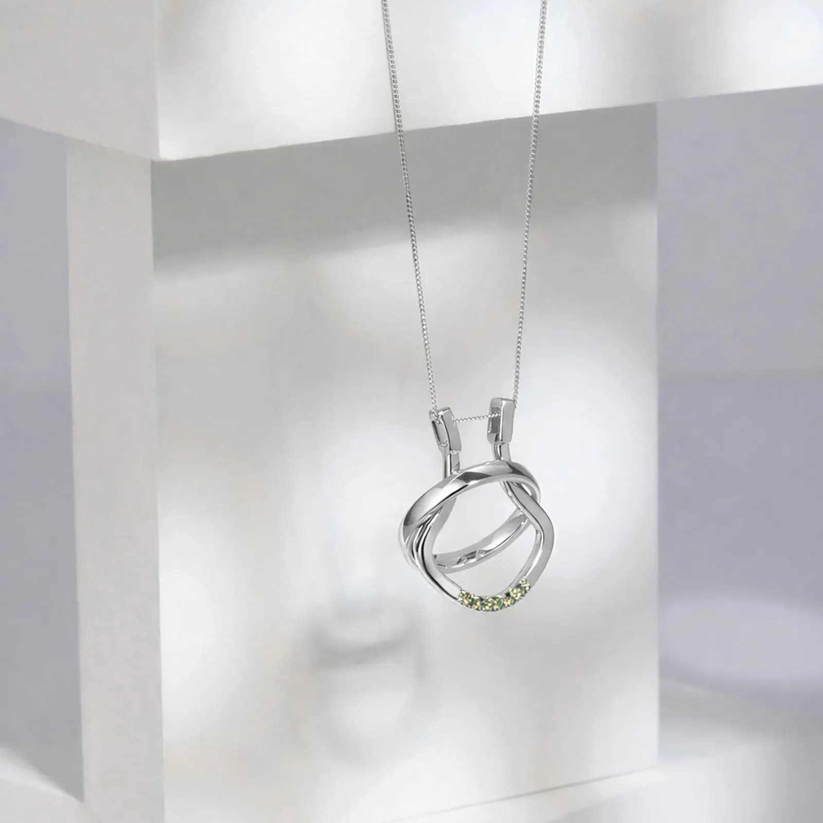 Je t´aime 9K vitguld ringhållare - Porte Bague Emerald 2