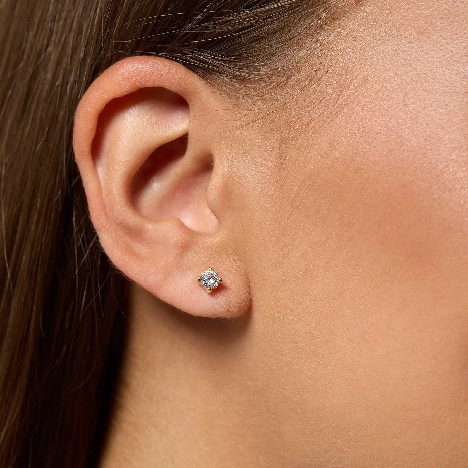 Örhängen 18k guld - kloinfattad Kubisk Zirkonia, 4mm 3