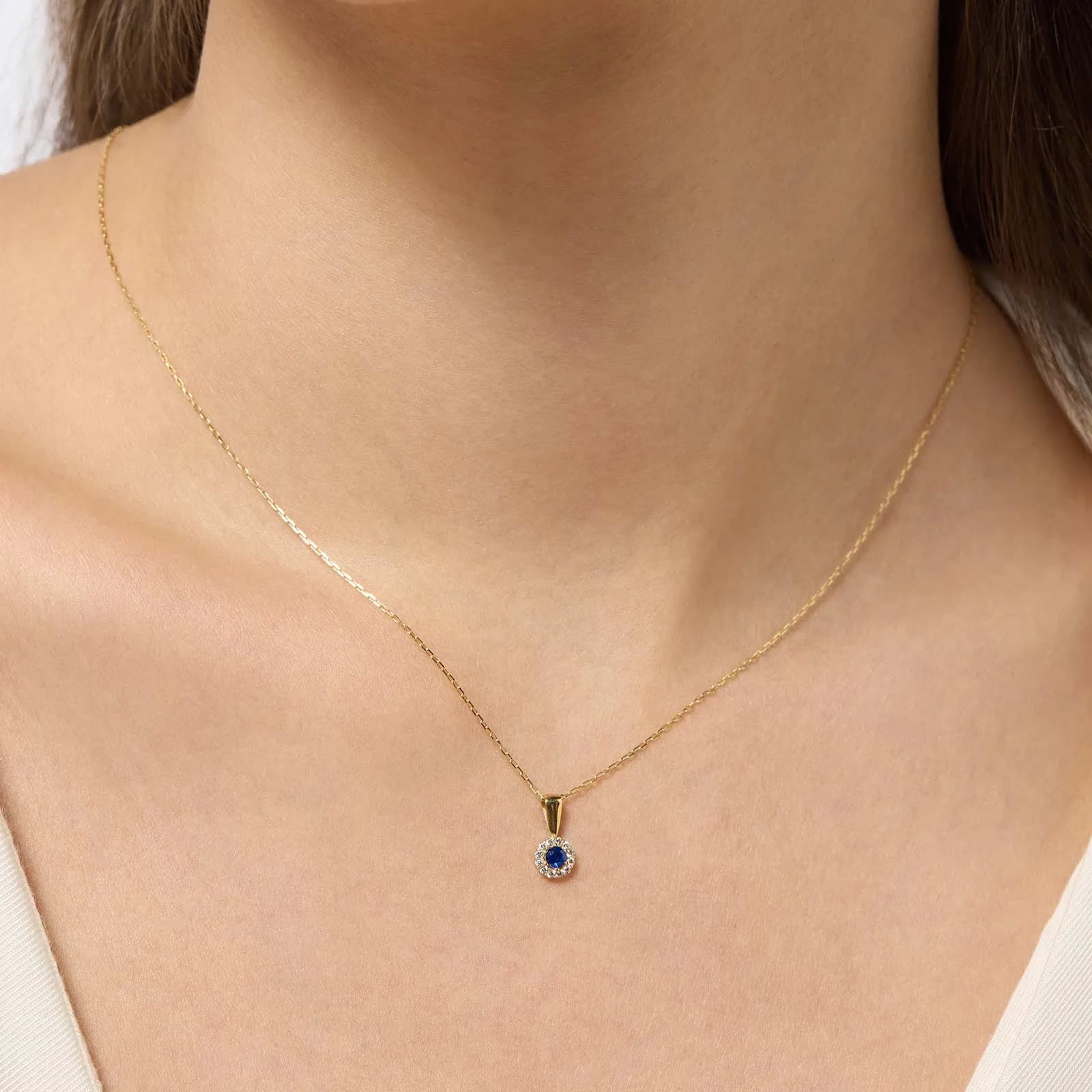 Halsband 18k guld med Carmoséhänge 2