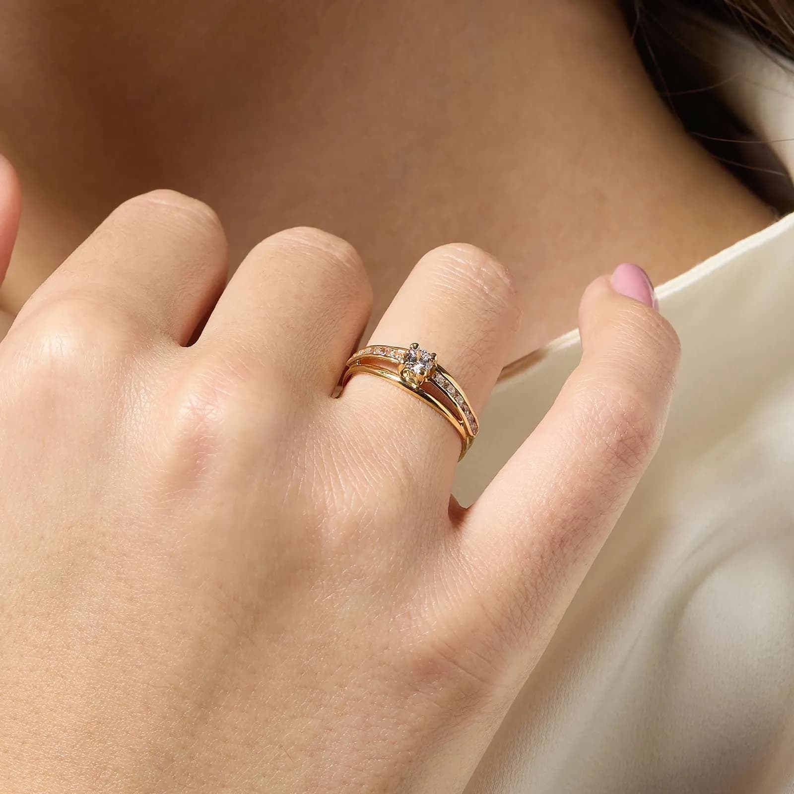 Ring 18k guld - sidostensring med Kubisk Zirkonia 2