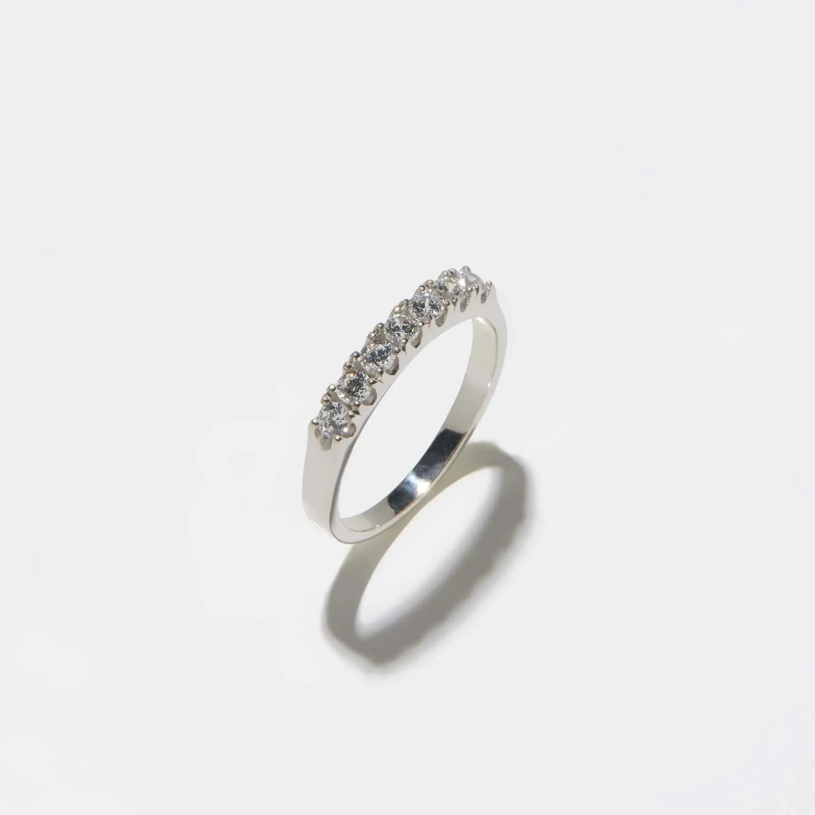 Alliansring Katrin - 18k vitguld, labbodlade diamanter, 0,5 ct