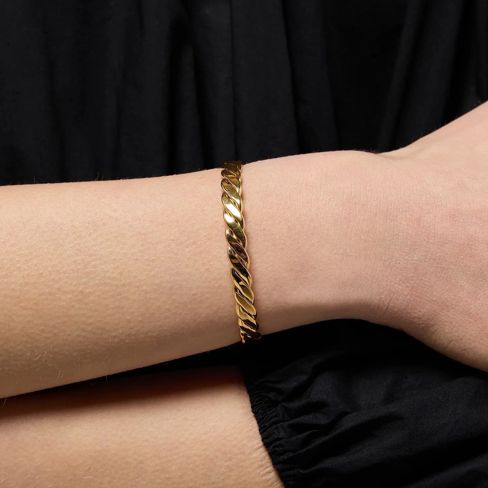Guldpläterat stålarmband dam mönstrad bangle 2