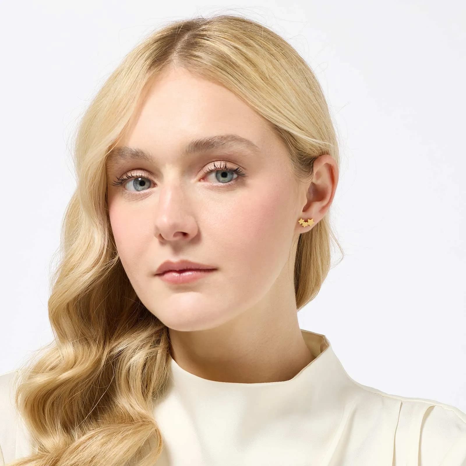 Guldpläterade stålörhängen studs med tre stjärnor 2