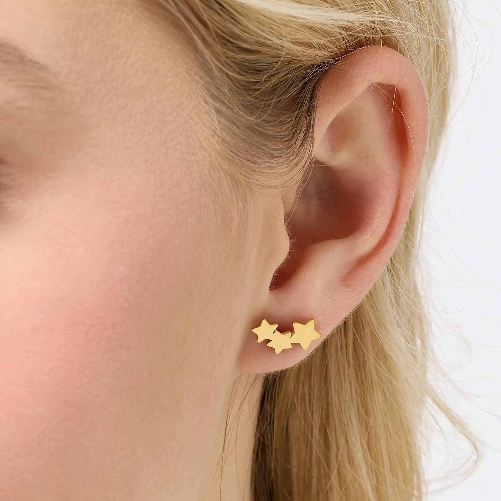 Guldpläterade stålörhängen studs med tre stjärnor 3