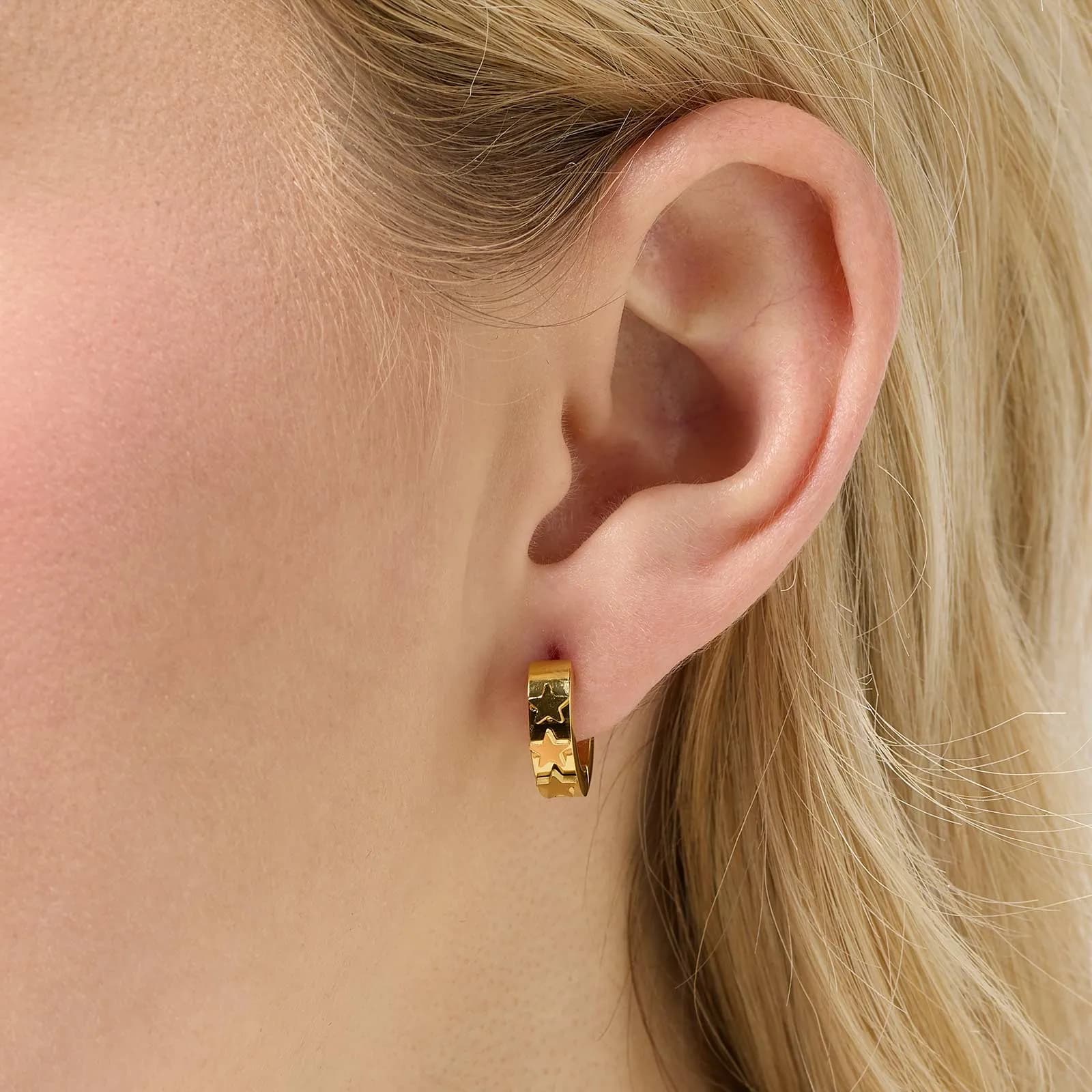 Guldpläterade stålörhängen hoops med tre stjärnor 14mm 2